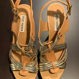 DONATED Steve Madden Tampaa wedge sandal
